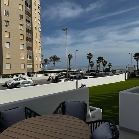 Reyes Catolicos Premium Beach, Playa Urbanova, Апартаменты *